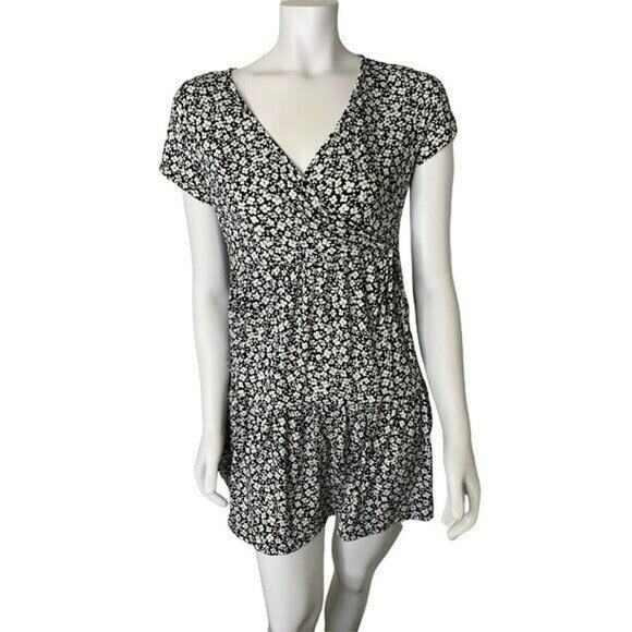 Dee Elly Medium short sleeve black surplice wrap floral dress NWT - Picture 1 of 7